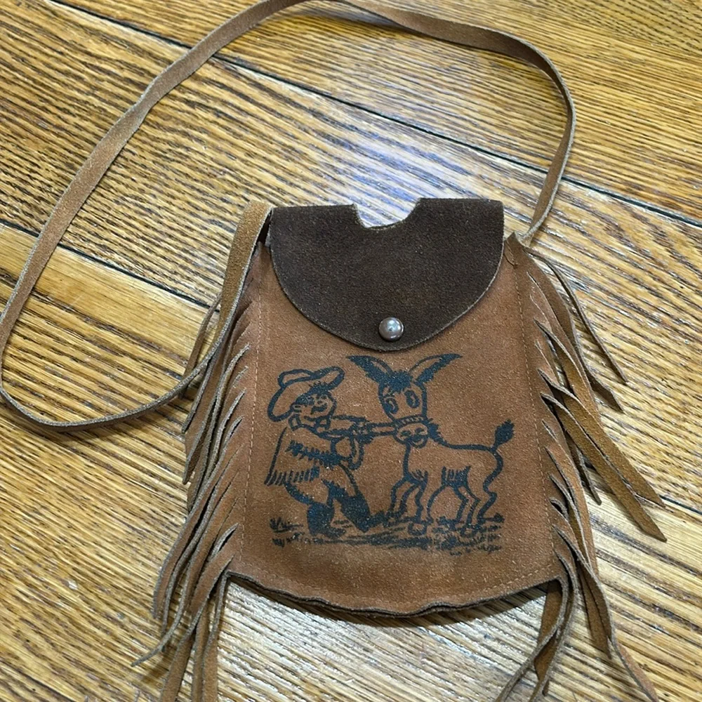 Vintage leather pouch w/fringe. Snap close. Grand Canyon Park souvenir pouch.